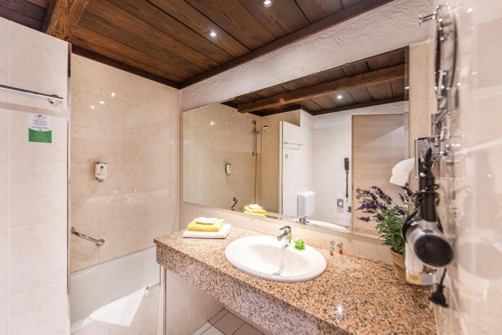 Contel Hotel Кобленц Екстер'єр фото